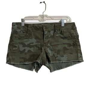 L.e.i. Juniors 7 Green Camo Low Rise Raw Hem Denim Shorts Casual‎ Stretch